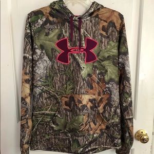 Camouflage Under Armour Sweatshirt